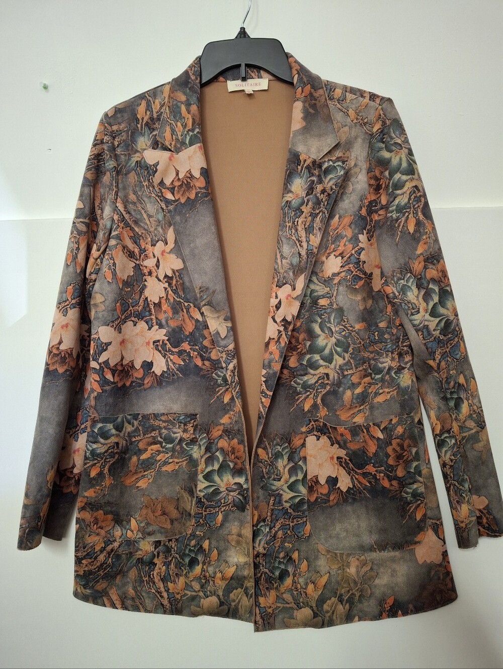 Solitaire Floral Notch-Lapel Blazer in Peach and Teal Size S